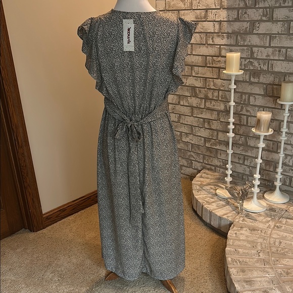 Sienna Sky Gray Casual V-Neck Cap Sleeve Midi Dress - Picture 2 of 7